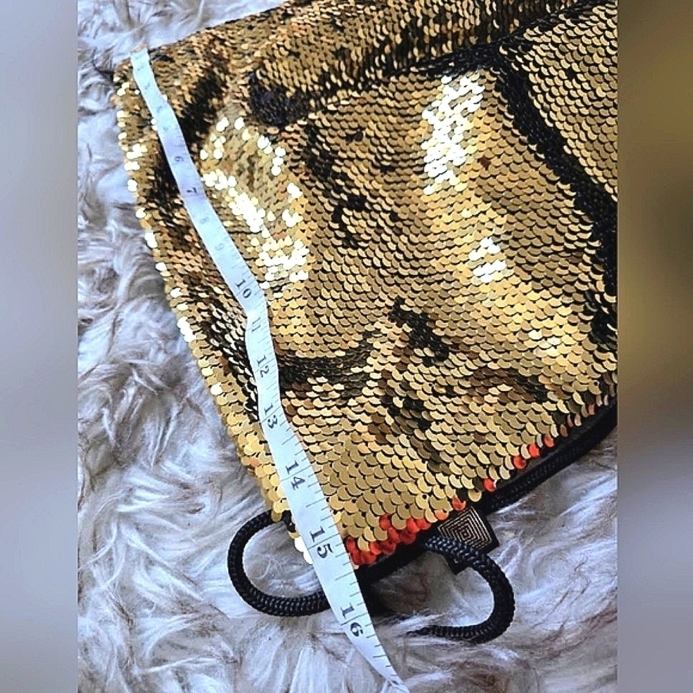 Sequence Gold Tone Drawstring Womens Backpack. 🌴 - Picture 4 of 4